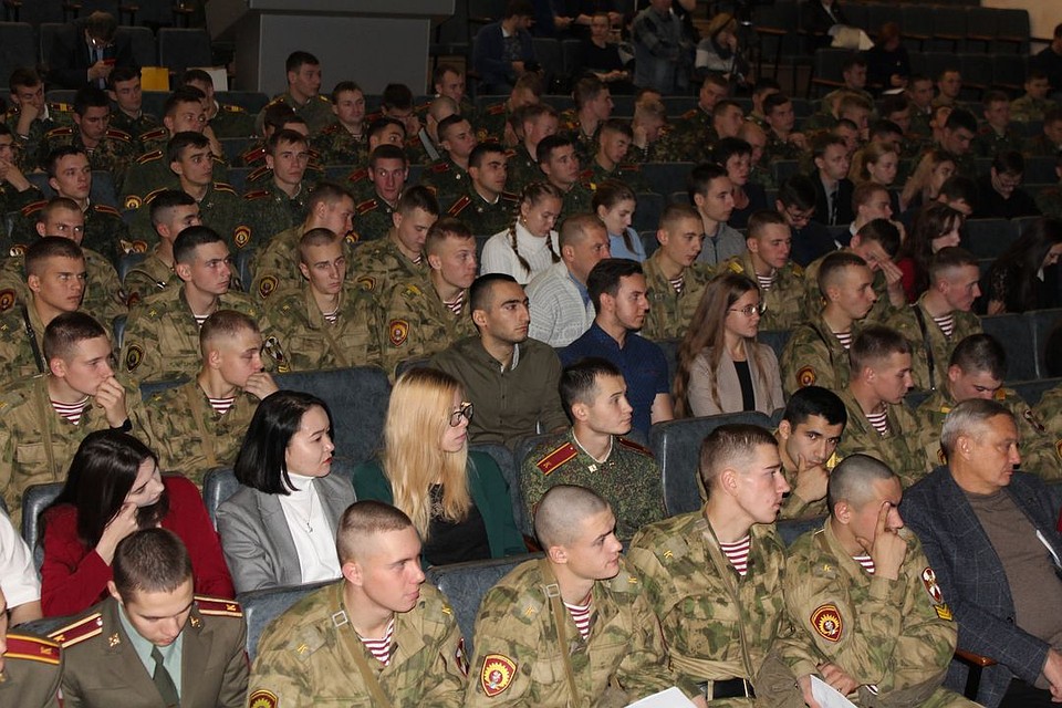 Общественная палата Новосибирской области вместе с курсантами НВИ им. Генерала И.К. Яковлева обсудили способы борьбы с коррупцией.