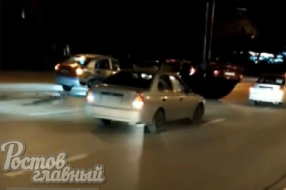 Еще один автомобиль перевернулся в Ростове после ДТП. Фото: Ростов Главный