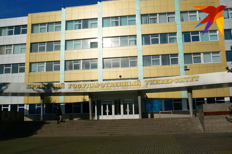 За деньги студент должен был получить диплом.