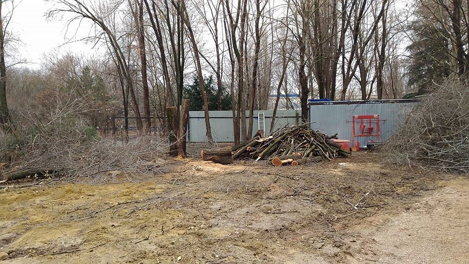 За последнюю неделю в Симферополе уничтожили два сквера. Фото: Аксенов/.facebook