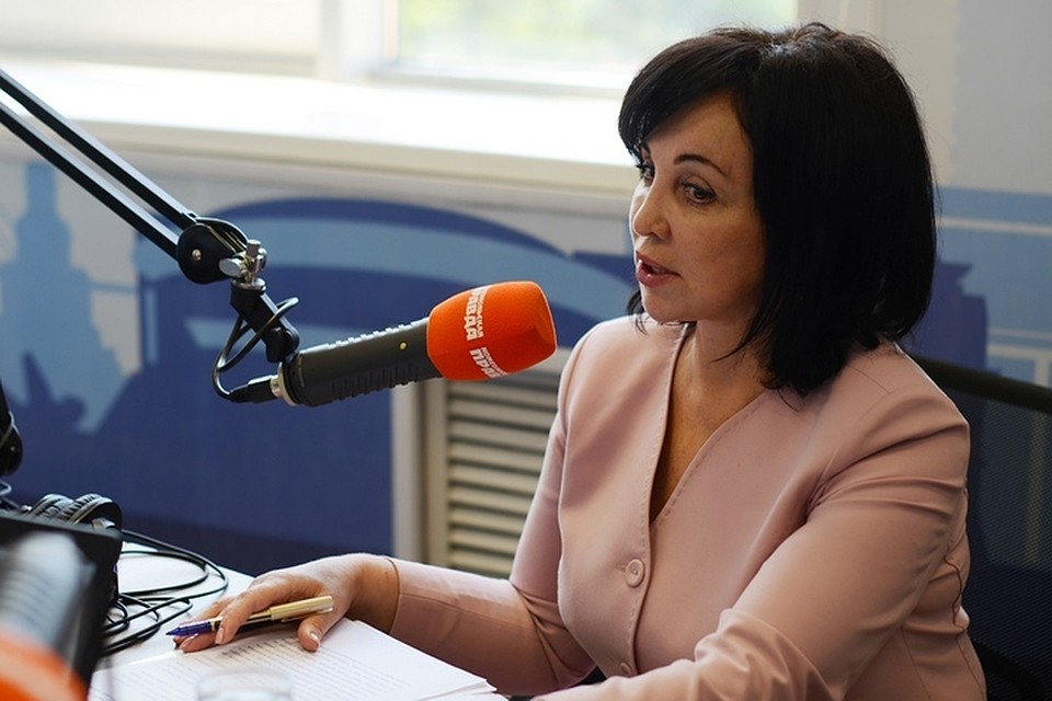 Вера Щербина в студии радио "Комсомольская правда - Приморье"