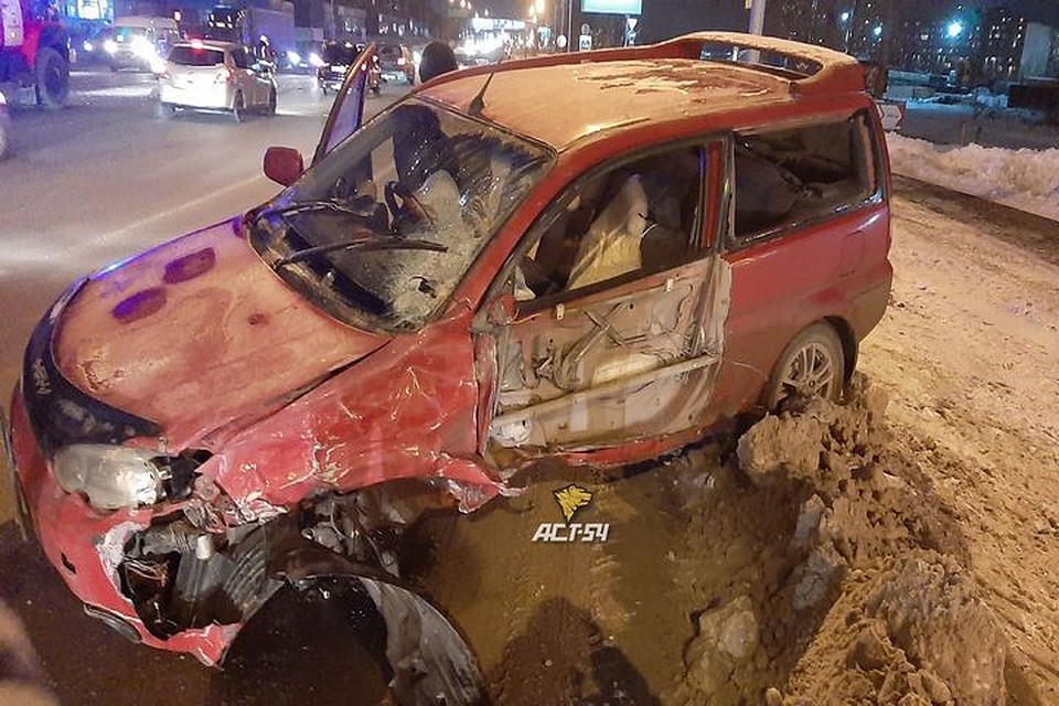 Водитель «Хонды», будто намерено ехал во встречные авто.