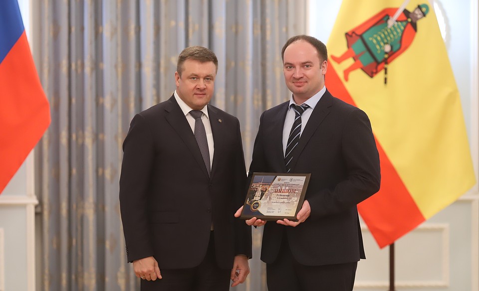 Диплом получил председатель правления банка Роман Ганишин
