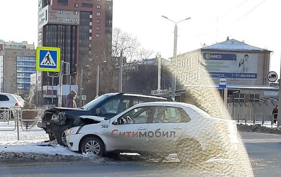 Удар был достаточно сильным. Фото: сообщество «ЧП / ДТП Челябинск».