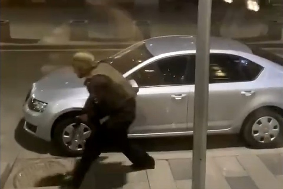 Перед нападением на ФСБ Евгений Манюров уволился ото всюду и общался с кем-то на иностранном языке.