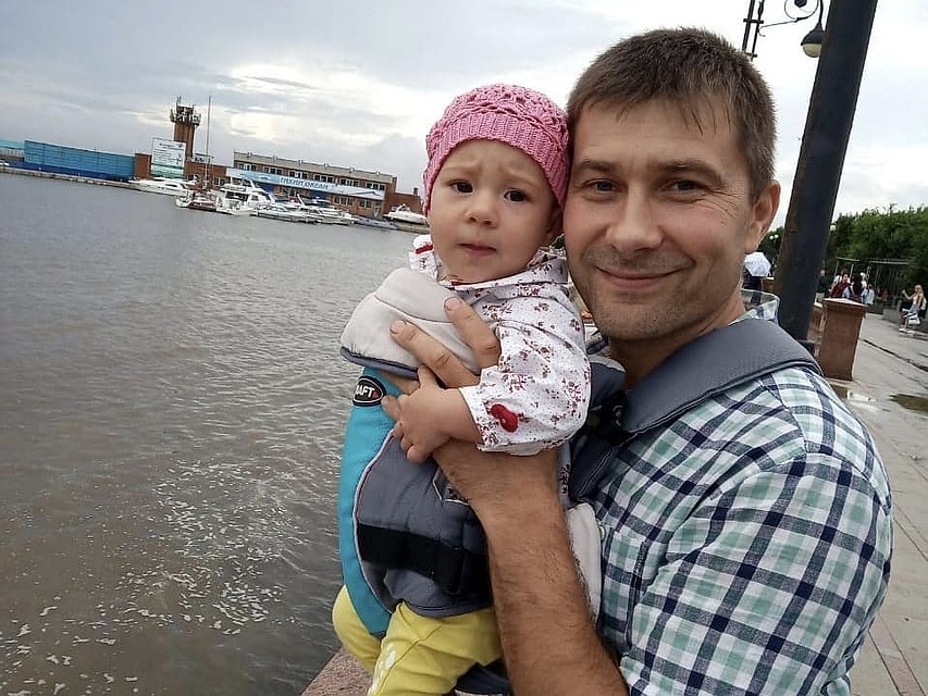 Мужчина вывел семью из зоны задымления, а затем помог и соседям. Фото из личного архива Александра Ченского