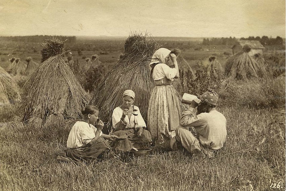 Симбирская губерния. Крестьянский обед во время жатвы. 1870-е. Фото: Вильям Каррик. Предоставлено: «Росфото»