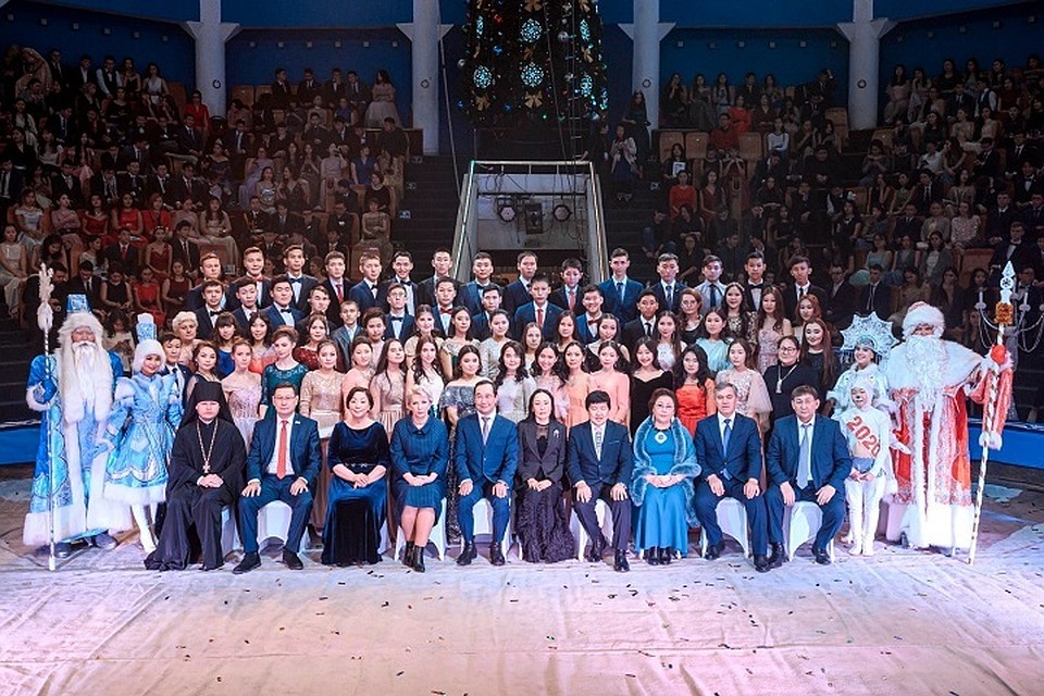 За все время проведения елки, праздник посетили 14 тысяч школьников.