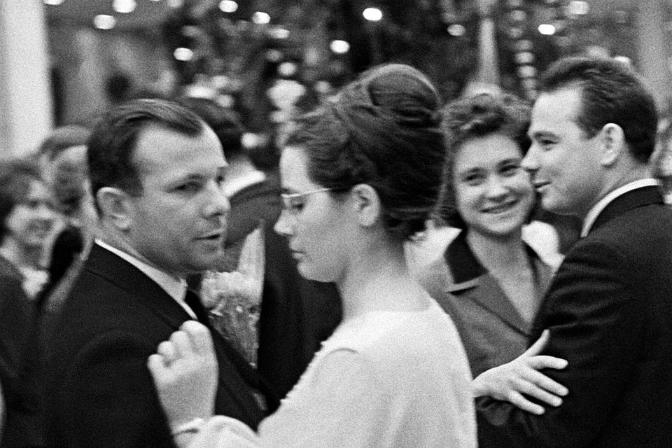Юрий и Валентина Гагарины, декабрь 1965 г., Москва. Фото: Давид Шоломович / РИА Новости