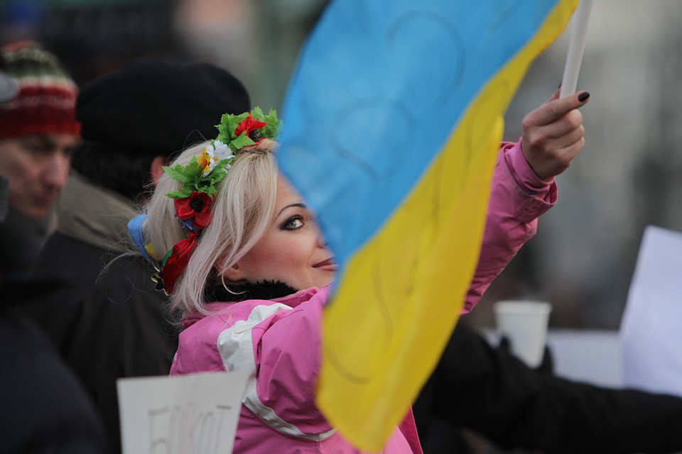 Можно подумать, что от этого жизнь на самой Украине точно наладится.