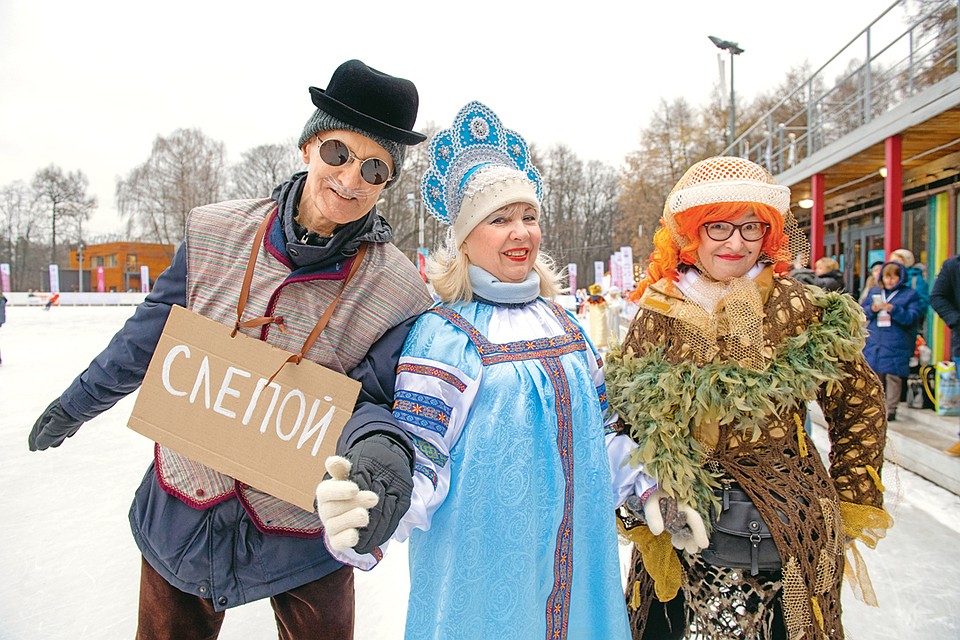 Гостям праздника в «Сокольниках» понравилась веселая троица пенсионеров - Игорь Грачев в костюме кота Базилио, Галина Попечителева в образе Машеньки и Елена Петриченко в роли лисы Алисы (на фото слева направо).