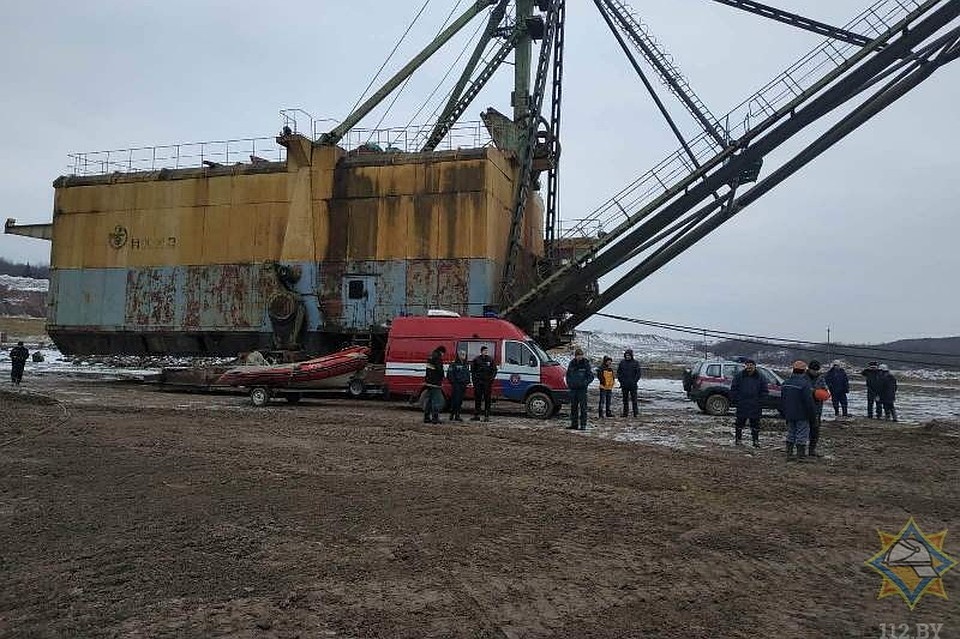 Под Витебском из карьера вытащили БелАЗ. Фото: МЧС