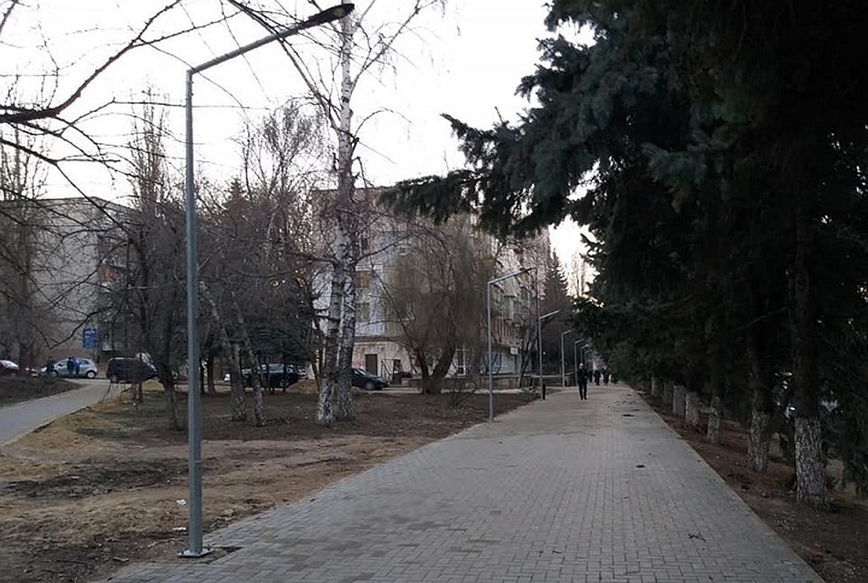 На бульваре Дачия ведутся работы по установке столбов и плафонов для освещения. Фото: соцсети