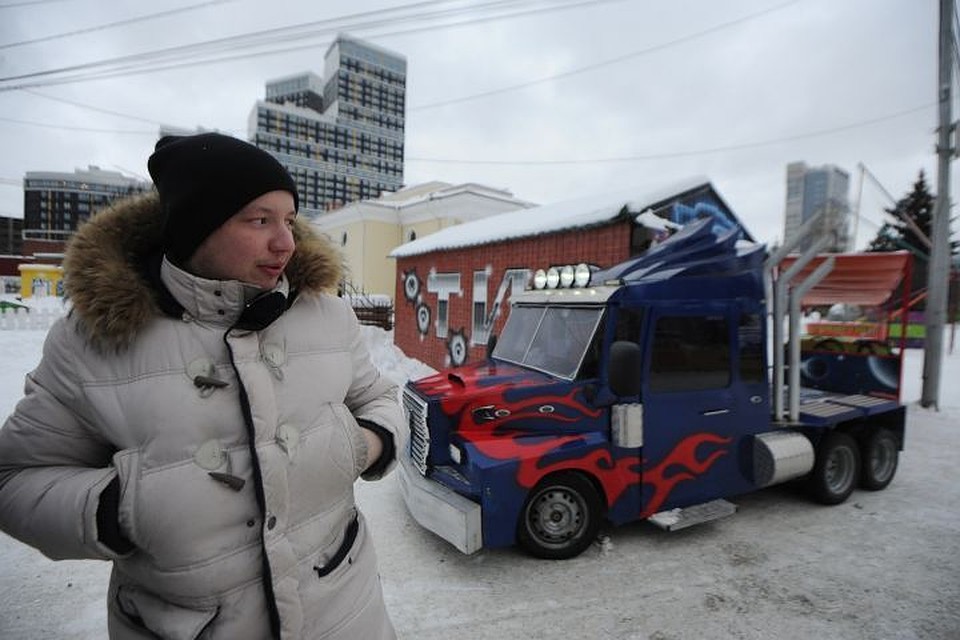 Аттракционы начали вывозить еще до Нового года, отмечает Владимир Коробейников, директор компании ООО «Вик-Атр».