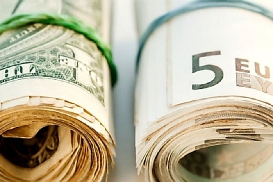 Средневзвешенный курс доллара составил 379,34 тенге