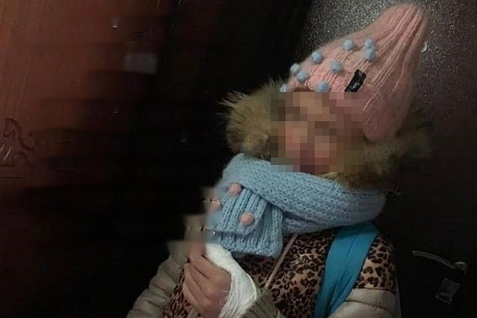 Волонтеры опровергли, что пропавшая девочка проходила мимо школы. Фото: соцсети.