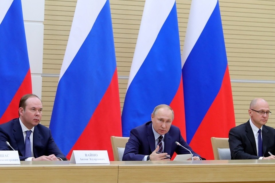 Президент России Владимир Путин на встрече с рабочей группой по подготовке поправок в Конституцию