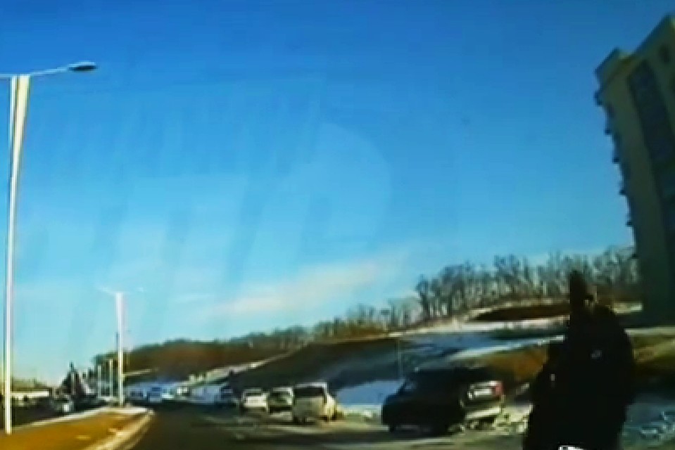 Пешеходы вышагнули практически под машину.