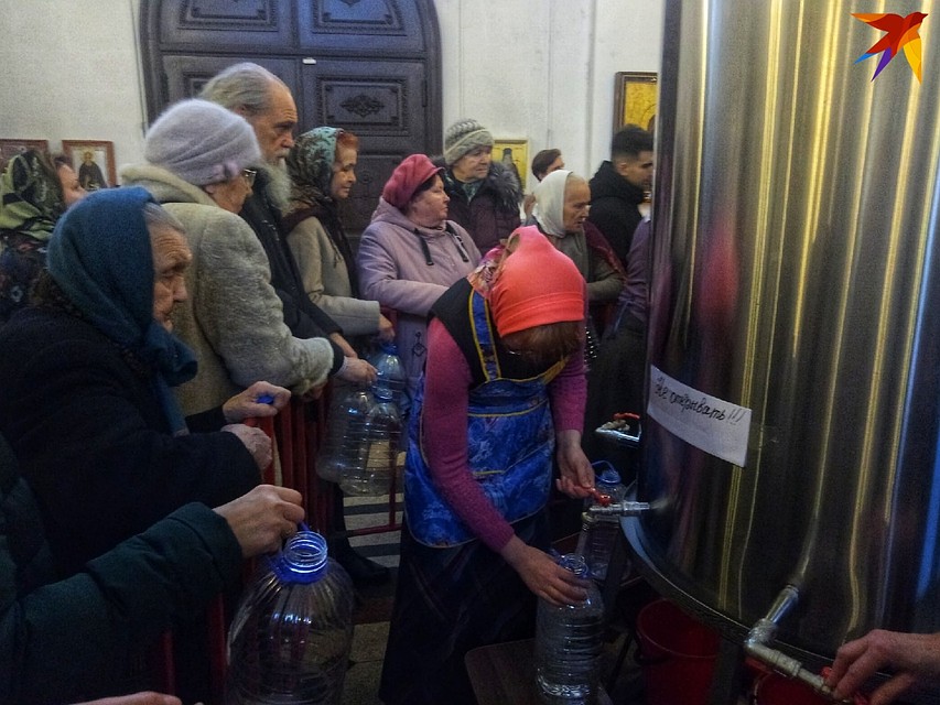 В храмах Твери освятили воду
