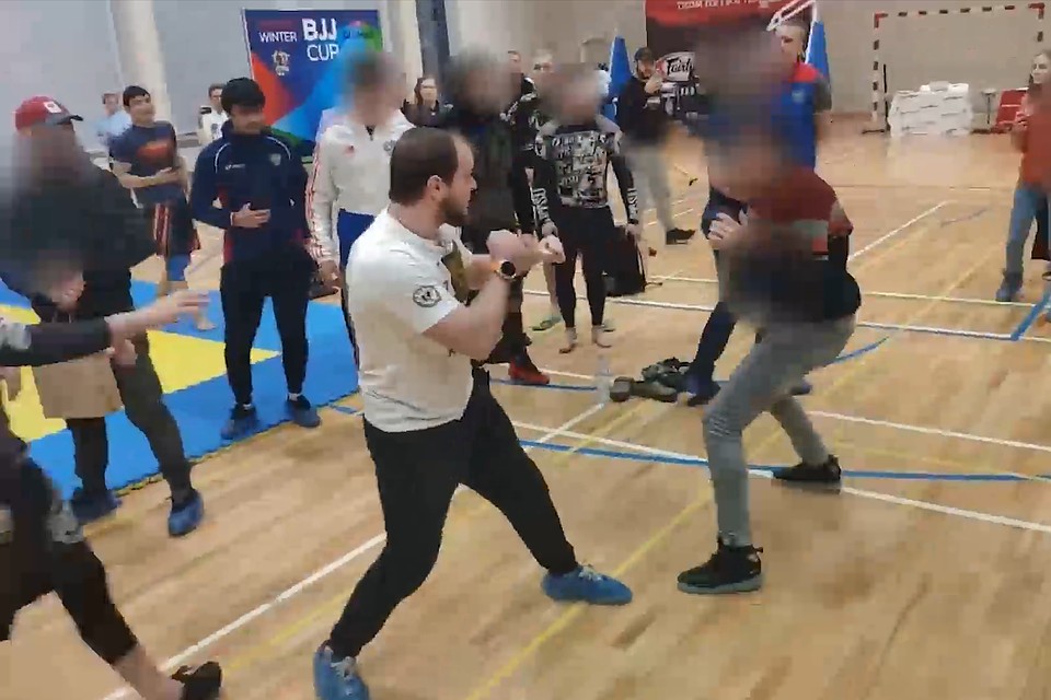 Зрители подрались со спортсменами