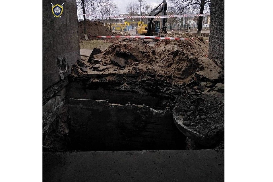 Мужчина провалился в двухметровую яму вместе с велосипедом и погиб. Фото: СК.