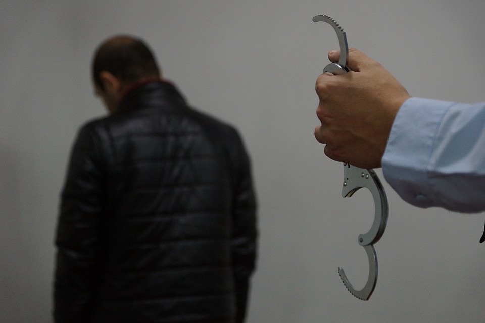 По версии обвинения, средства на ремонт военной техники отправились не в вооруженные силы, а в карманы отдельным высокопоставленным лицам
