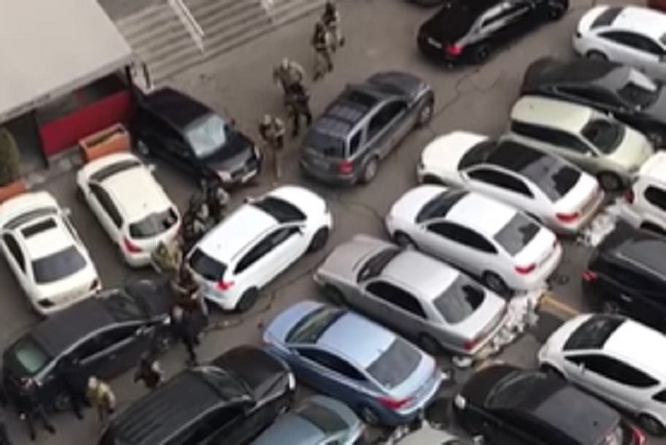 Мужчина устроил стрельбу в бизнес-центре в Ереване