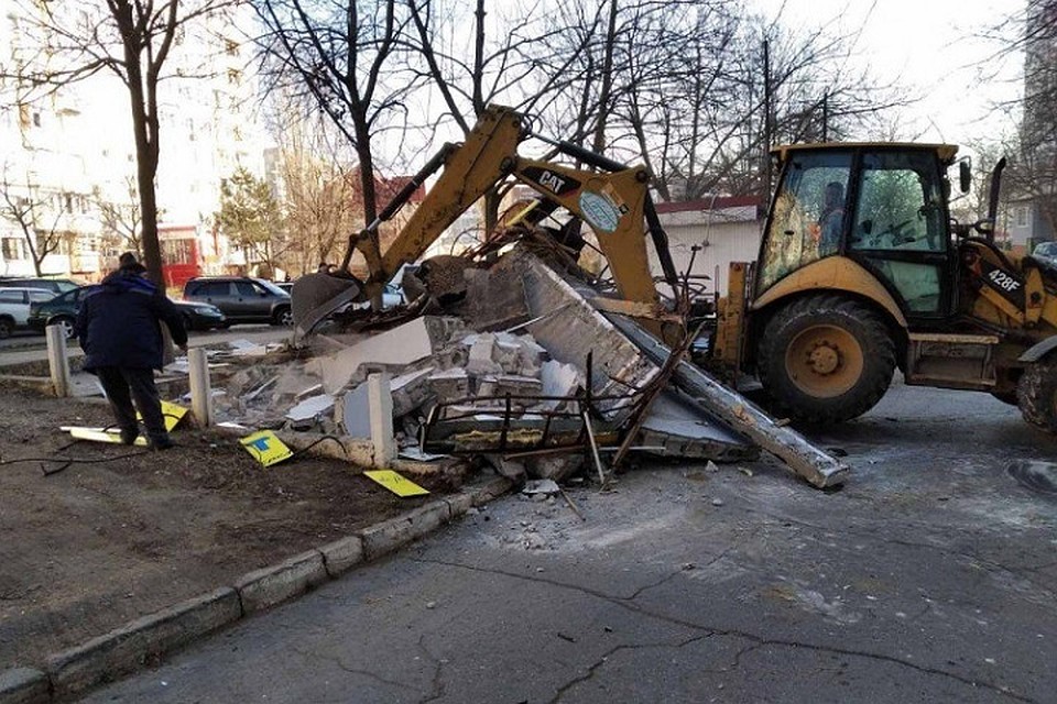 В Кишиневе продолжают сносить старые киоски (Фото: noi.md).