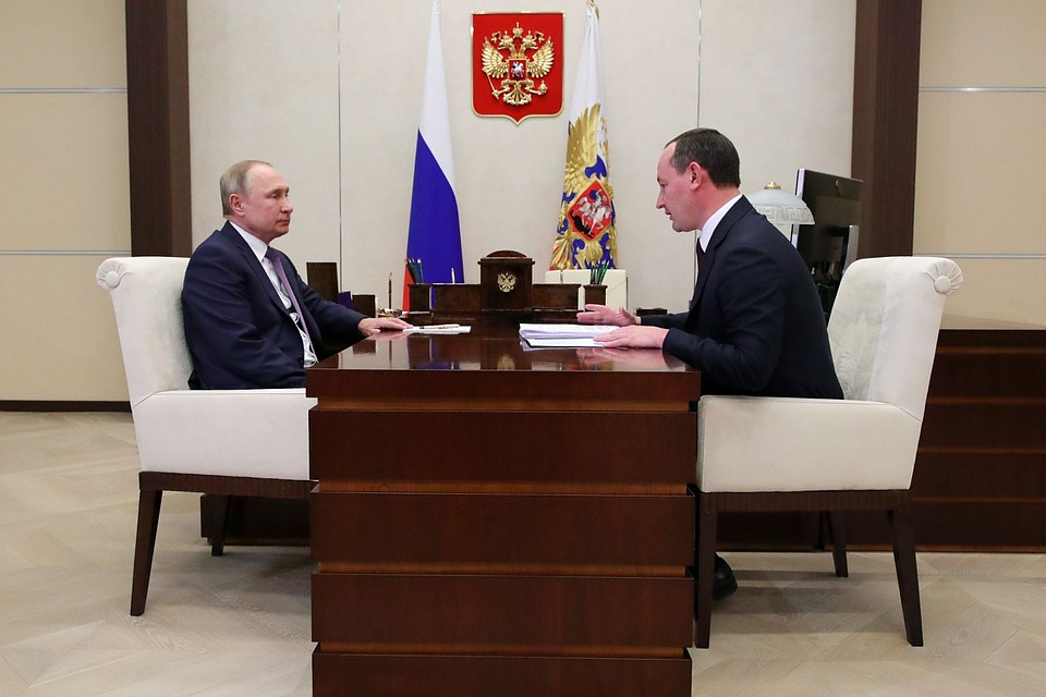 Павел Ливинский (справа): первый из глав крупных госкомпаний, кто встретился с президентом Владимиром Путиным после назначения нового правительства. Фото: Михаил Климентьев/ТАСС