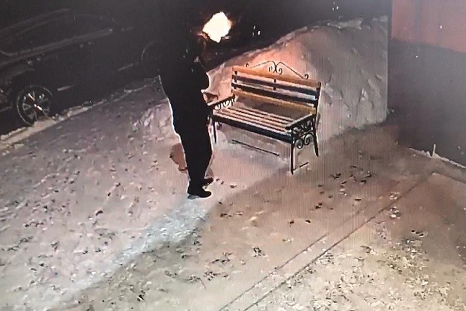 В Нижневартовске неизвестный устроил стрельбу возле жилого дома