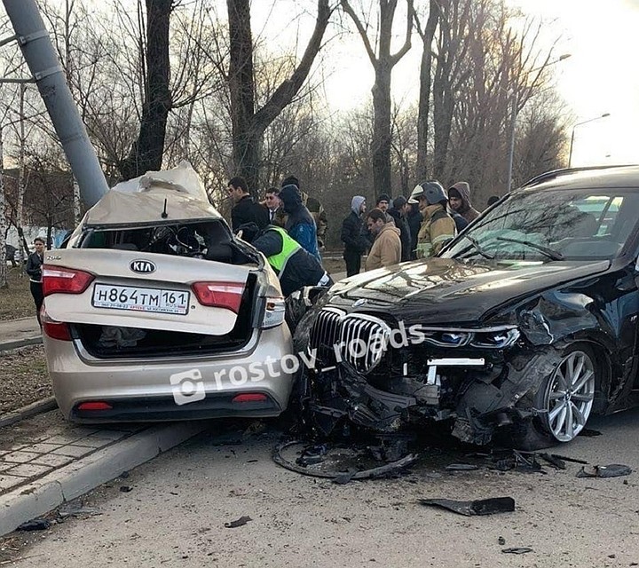 В жестокой аварии погибла пассажирка KIA Rio. Фото: instagram.com/rostov_roads