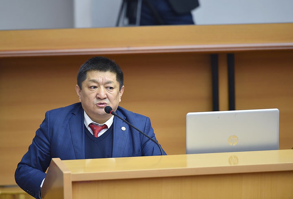 Глава Минздрава отчитался по предпринимаемым мерам для недопущения проникновения смертельно опасного вируса в Кыргызстан.