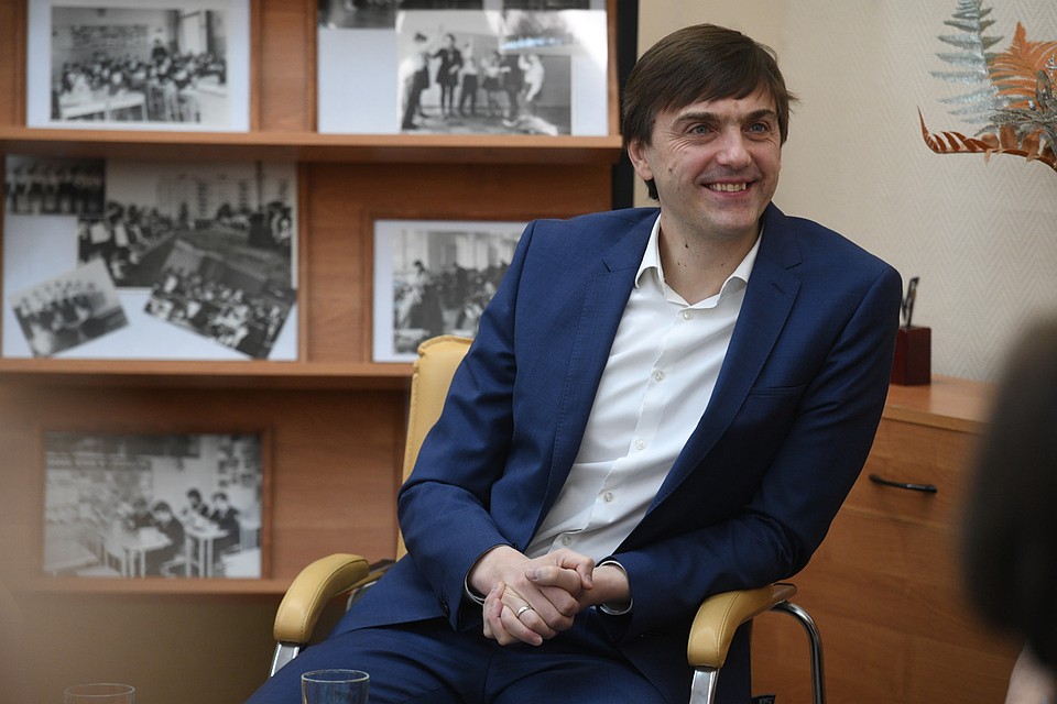 Сергей Кравцов приехал в школу, где сам раньше учился и преподавал