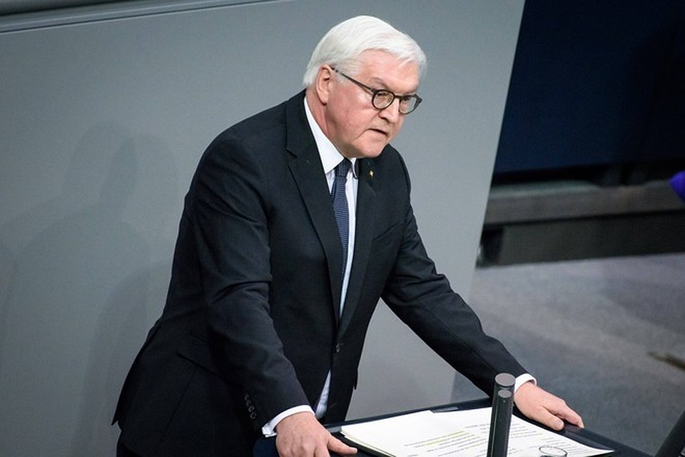 Президент Германии призвал противостоять переписыванию истории