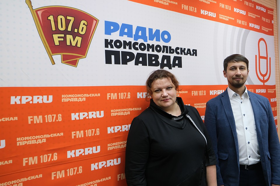 Начальник Управления дошкольного, общего и дополнительного образования детей Министерства образования и науки УР Елена Землякова и министр информатизации и связи УР Тимур Меджитов