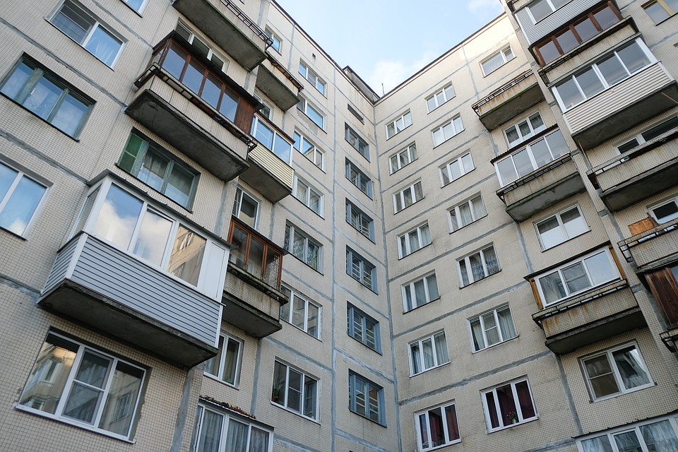 Депутаты предлагают не штрафовать тех, кто уже застеклил балконы.