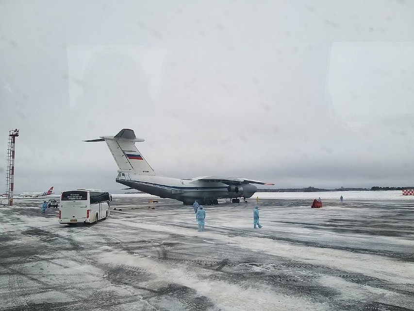 Появилось видео приземлившегося в Тюмени самолета из Китая.