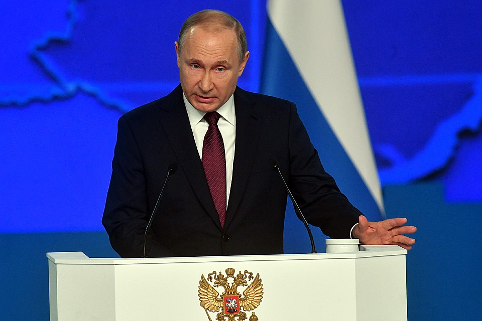 Путин: нужно отбирать лицензии у аптек, завышающих цены на медицинские маски