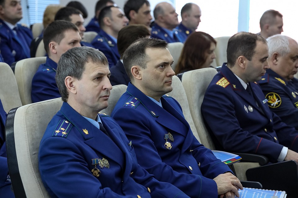 Прокуратура проверит законность выплаты зарплаты сотрудникам. Фото: правительство Приморья