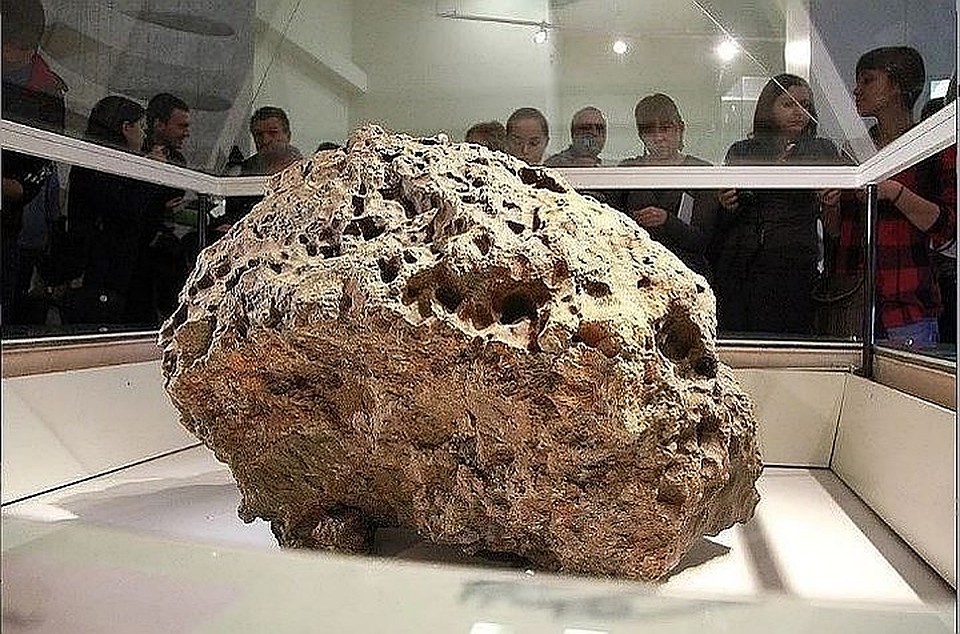 Самый крупный осколок как раз хранится в этом музее