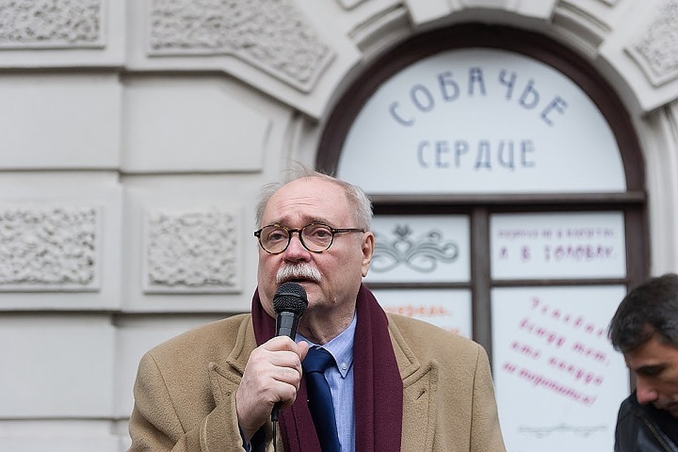 За долги по агитации с Владимира Бортко требуют больше 4 миллионов рублей.