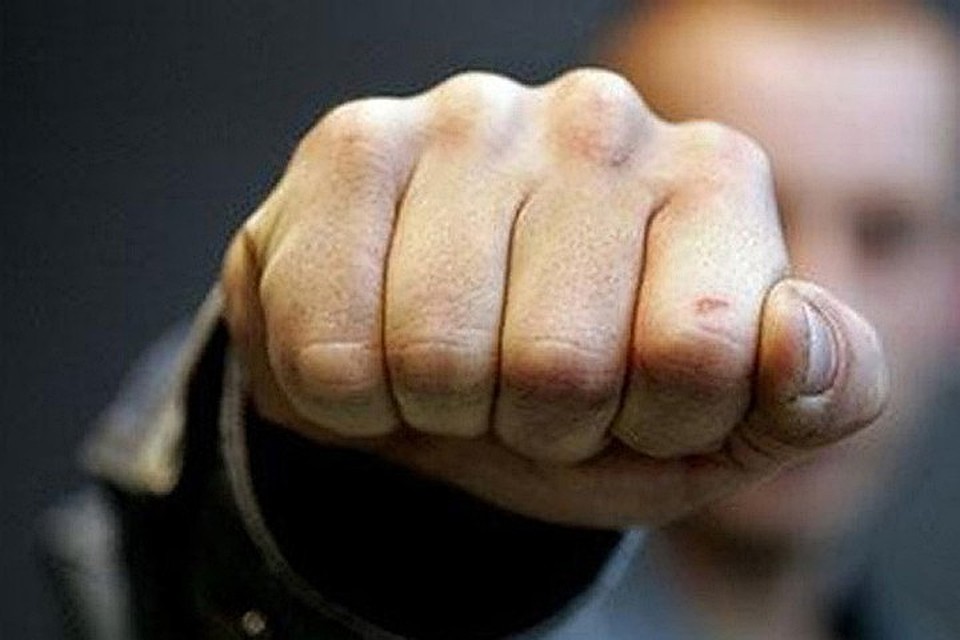 Отец петербургского подростка пожаловался в полицию, что его сына побил охранник супермаркета.