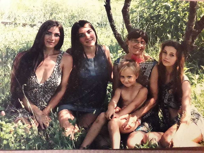 На снимке семья Городеевых - почти все мужчины сейчас находятся за решеткой.