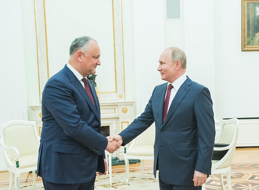 Владимир Путин первым из мировых лидеров поздравил молдавского лидера Игоря Додона с днем рождения