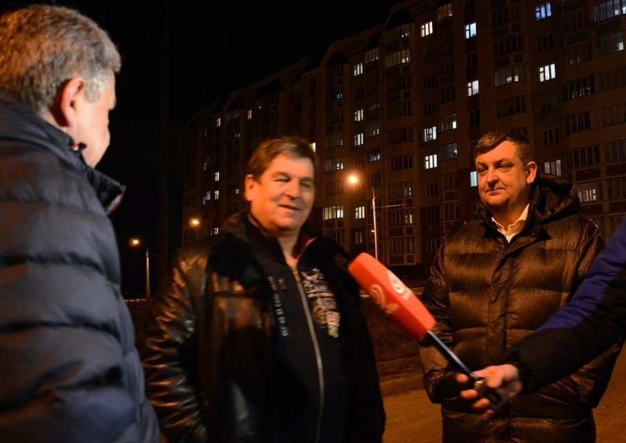 Мэр Орла возмутился грязью на остановке в Лужках. Фото: пресс-служба орловского горсовета