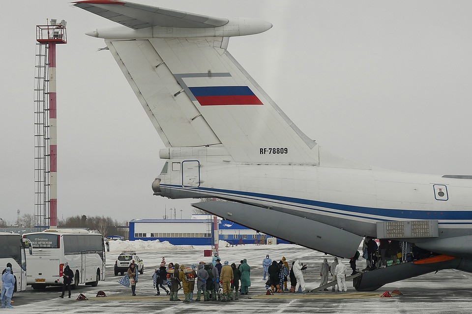 Россиян и граждан СНГ эвакуировали из Уханя спецбортом Минобороны РФ