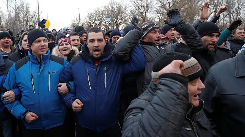На Украине 10 человек пострадали в потасовке из-за эвакуированных из КНР жителей Незалежной