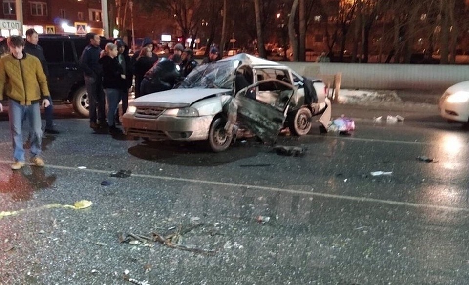На Московском тракте в Тюмени произошло серьезное ДТП. Фото - очевидцы.