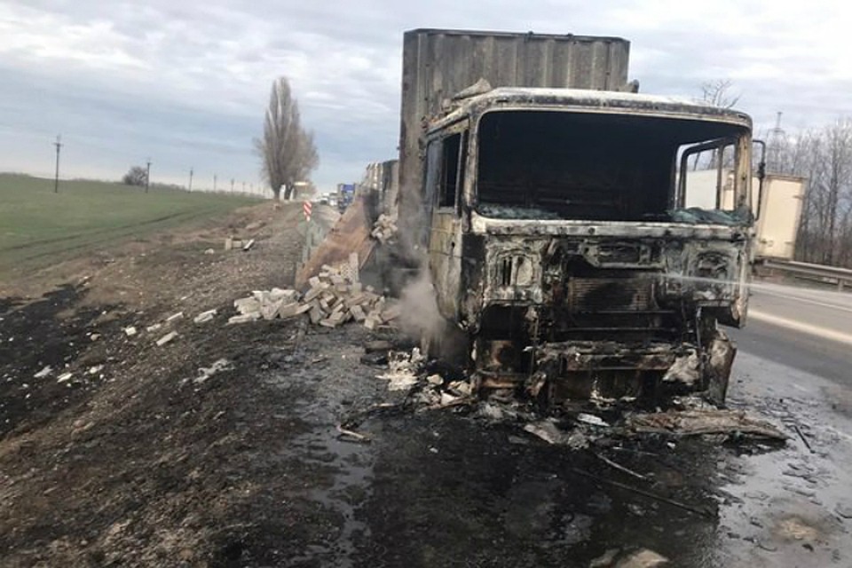 На трассе под Ростовом сгорел грузовик