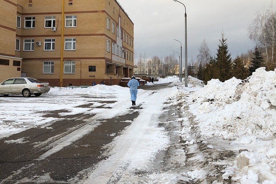 В казанской инфекционной больнице лечащие пассажиров лайнера врачи были отправлены на карантин - они находятся в закрытых боксах.